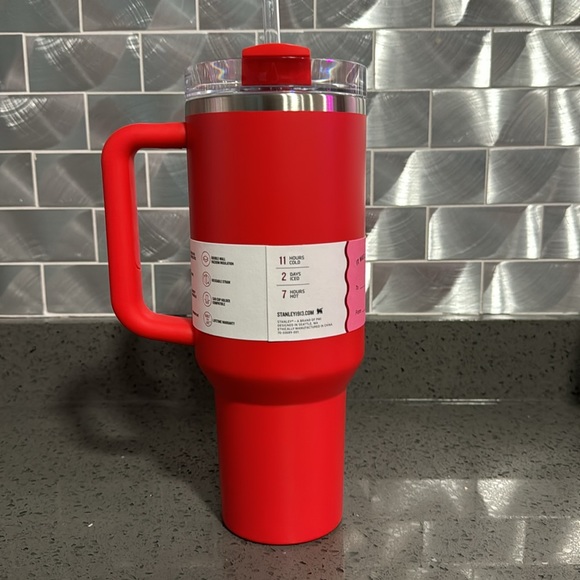 Stanley 40 oz quencher H2.0 Tumbler Red target edition - Picture 4 of 4